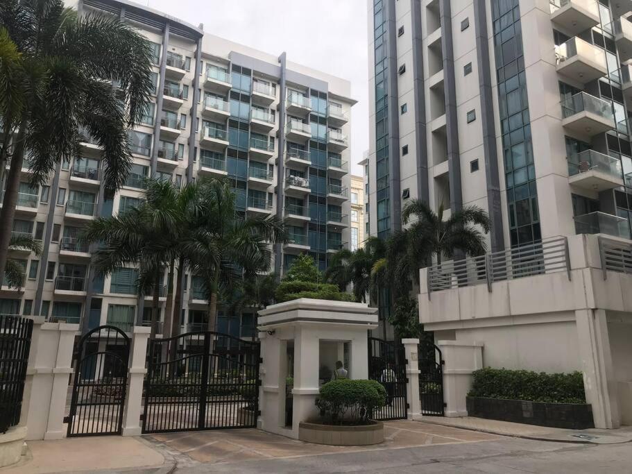Lovely 2 Bed Room Condo Infront Of Naia Terminal 3 Manila Esterno foto
