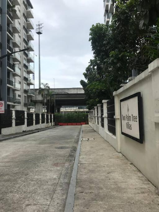 Lovely 2 Bed Room Condo Infront Of Naia Terminal 3 Manila Esterno foto